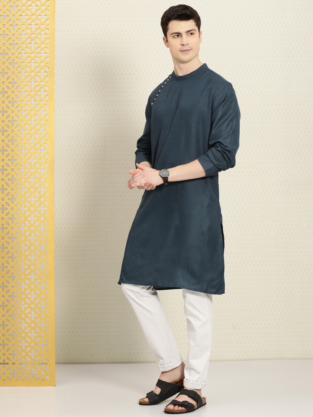 

House of Pataudi Men Solid Round Collar Rozana Angrakha Kurta, Green