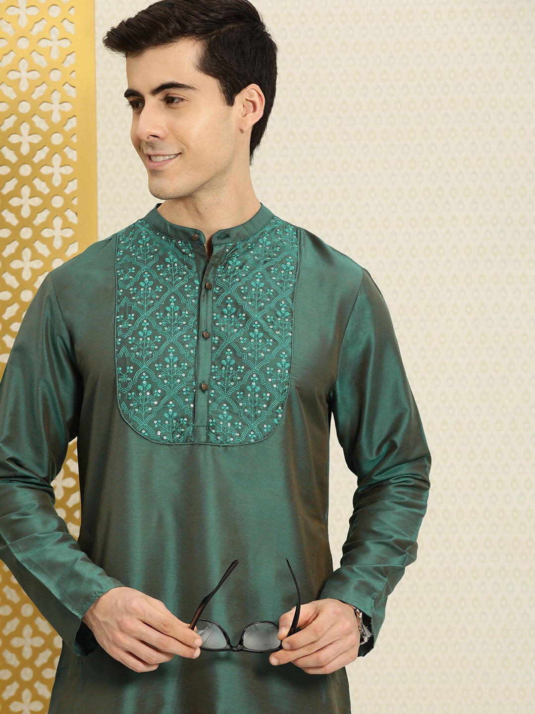 

House of Pataudi Men Green Ethnic Motifs Embroidered Kurta