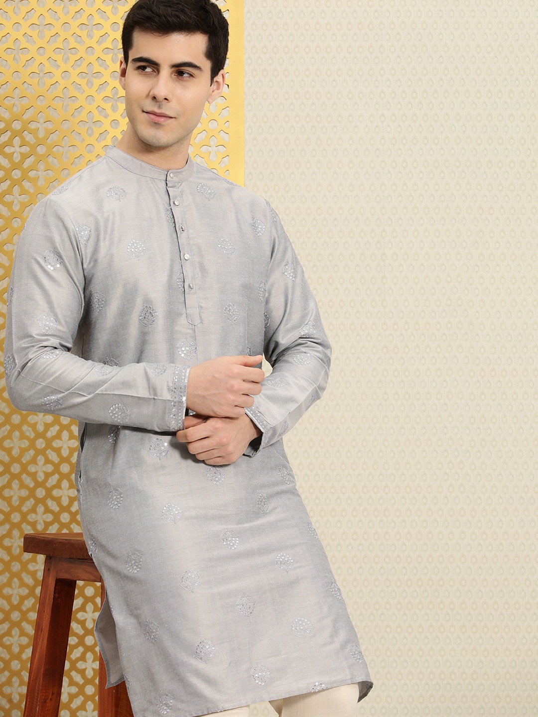 

House of Pataudi Men Grey Floral Embroidered Jashn Kurta