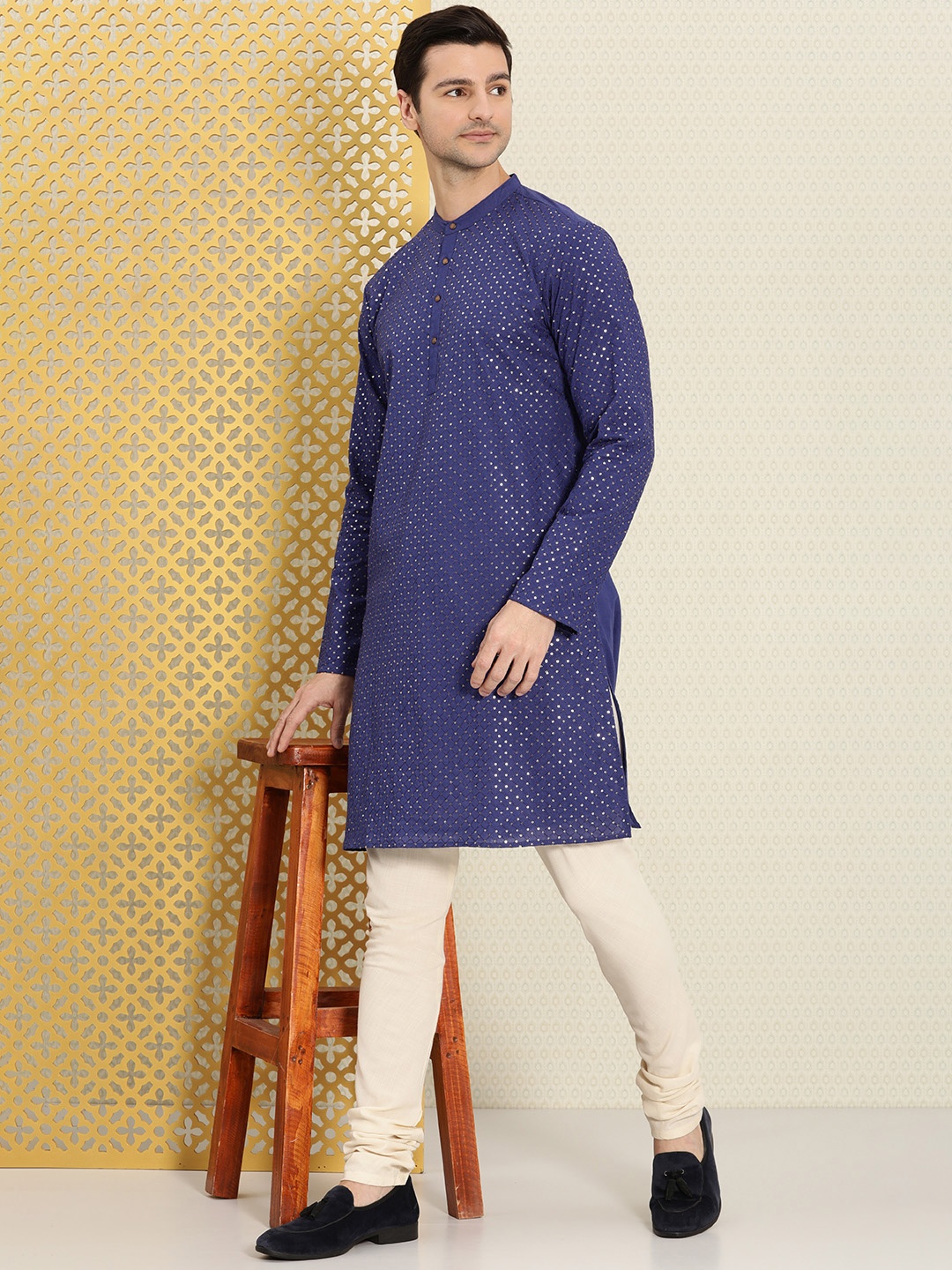 

House of Pataudi Men Blue Embroidered Sequinned Pure Cotton Jashn Kurta