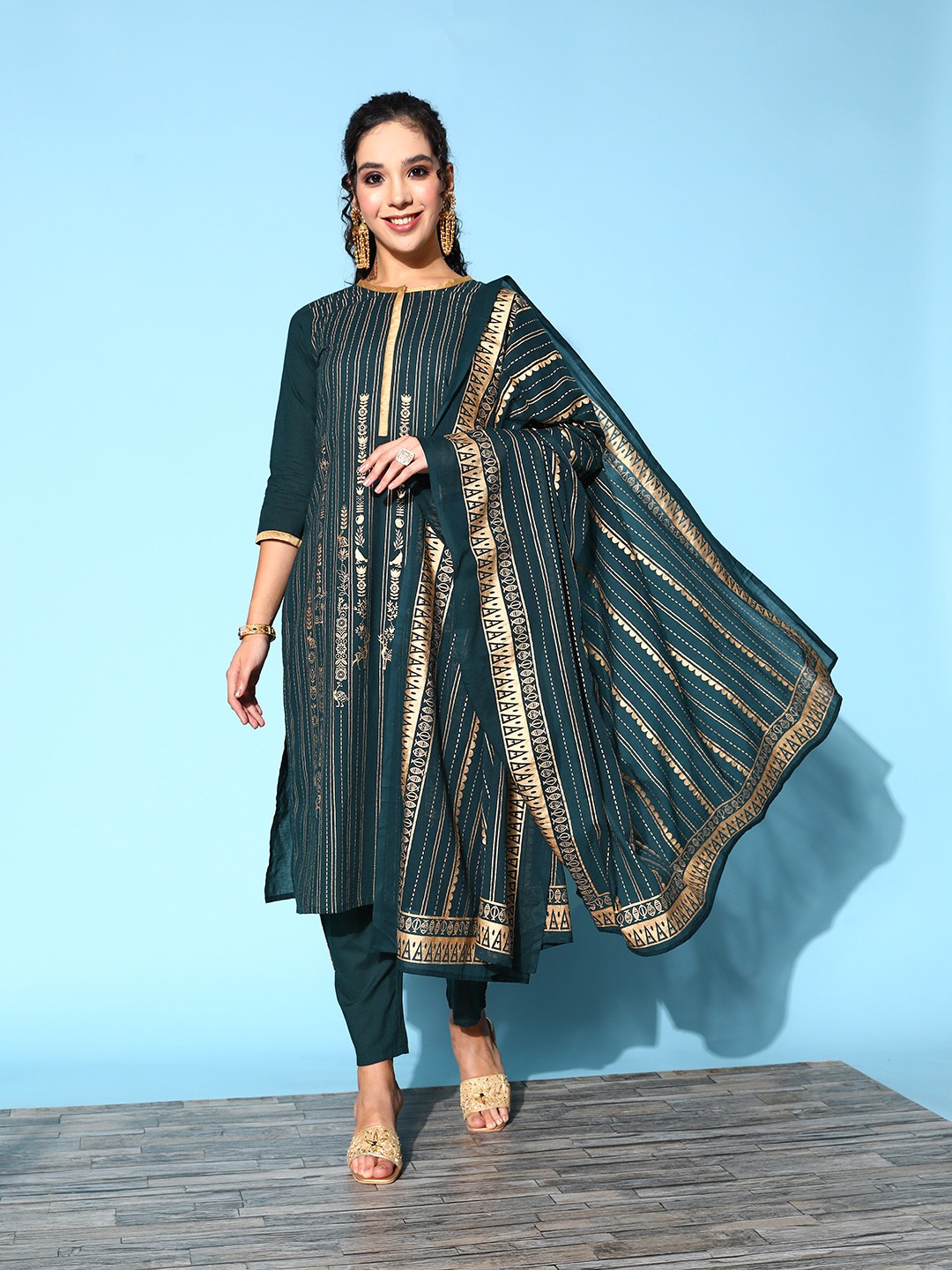 

Indo Era Women Solid Pure Cotton Woven Metallic Kurta Set, Teal