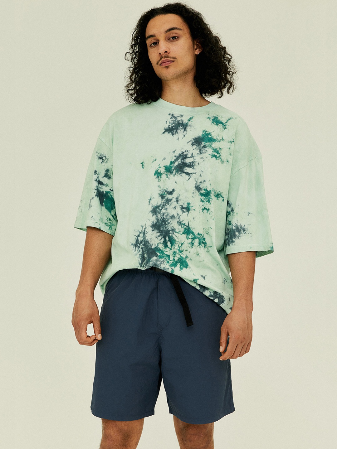 

H&M Men Blue Relaxed Fit Belted Shorts