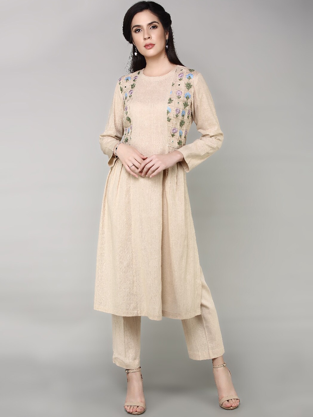 

aturabi Women Beige Panelled Pure Cotton Kurti with Trousers