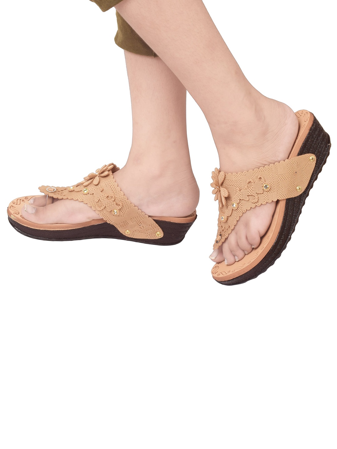 

XE Looks Beige Textured Wedge Sandals