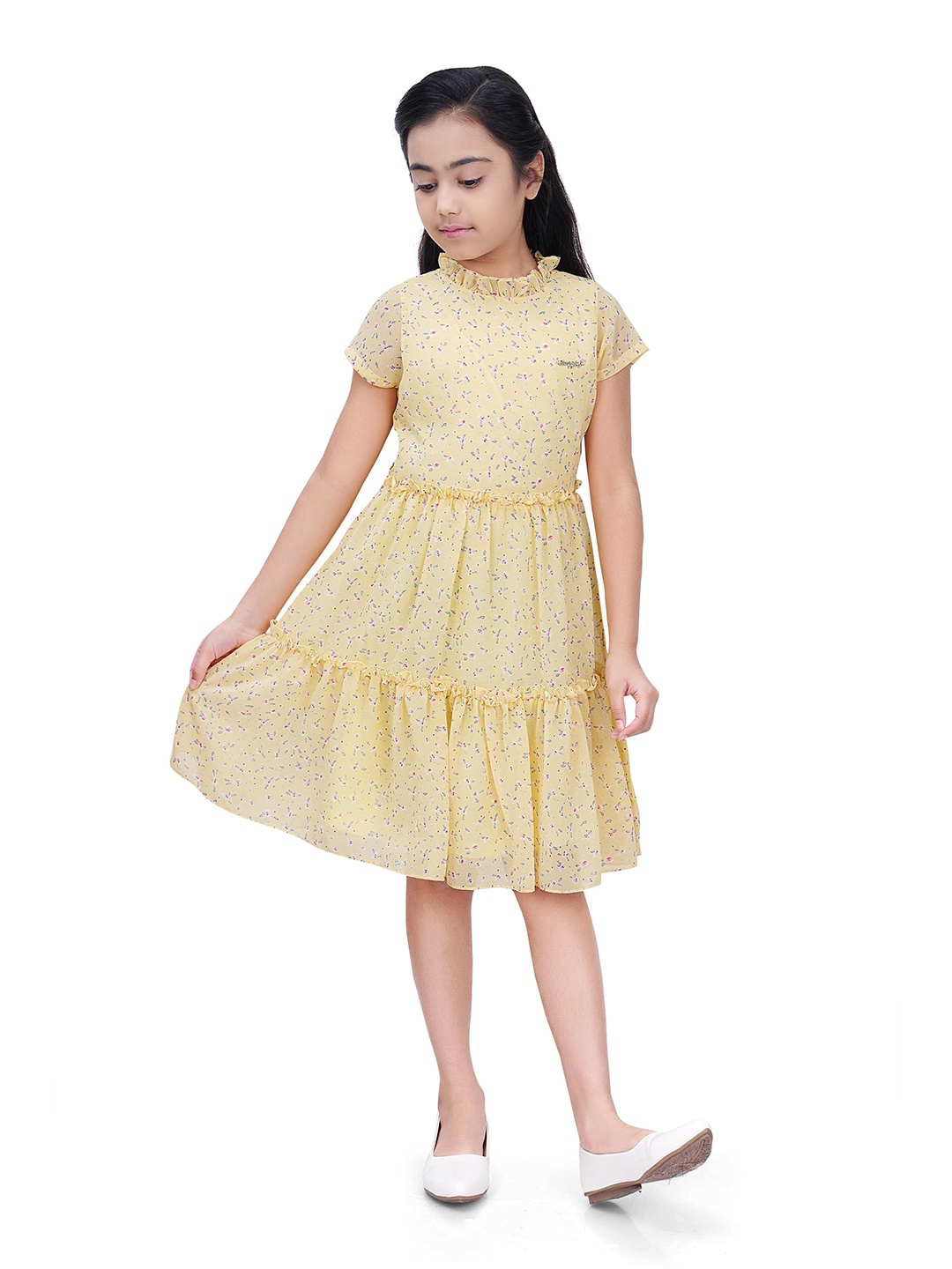 

Tiny Girl Yellow Dress