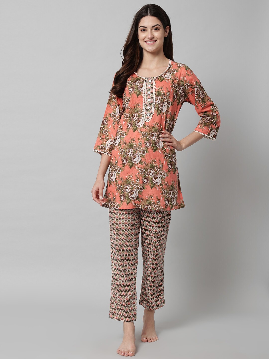 

SEPHANI Peach-Coloured Printed Nightdress