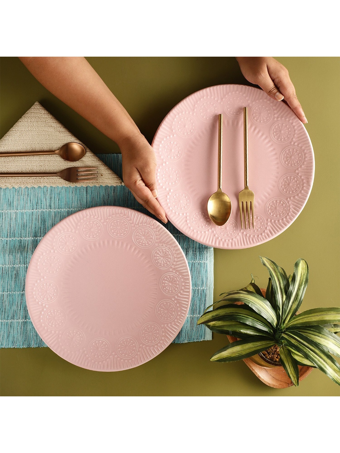 

The Decor Mart Pink & 2 Pieces Textured Ceramic Matte Plates
