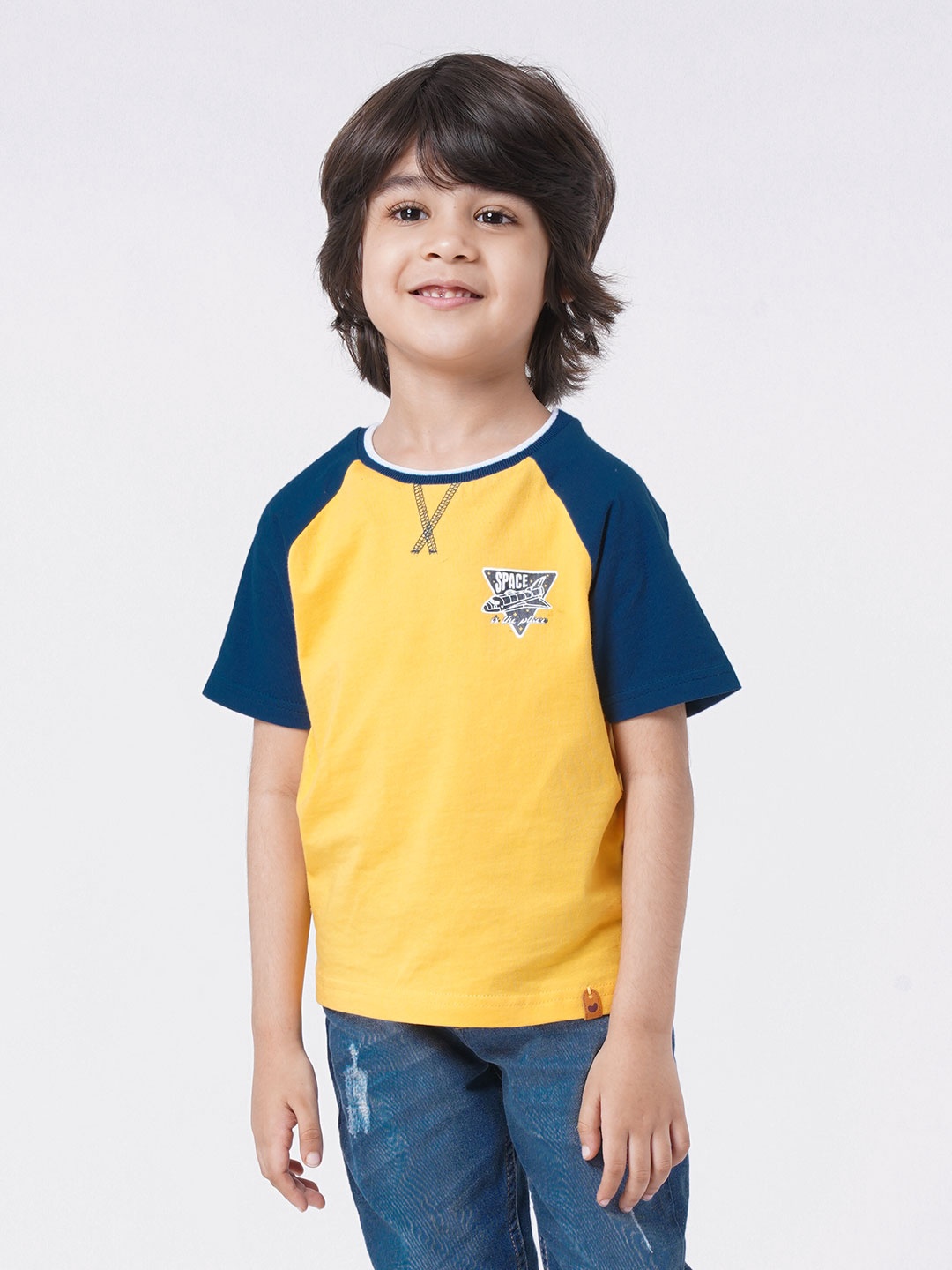 

Ed-a-Mamma Boys Yellow Colourblocked Henley Neck Drop-Shoulder Sleeves Applique T-shirt