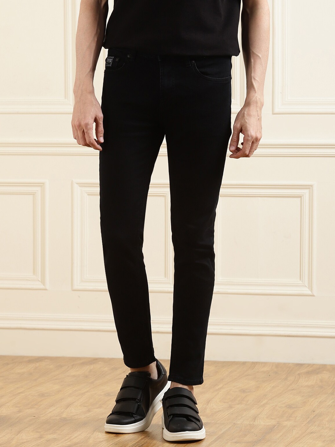 

Versace Jeans Couture Men Black Highly Distressed Jeans