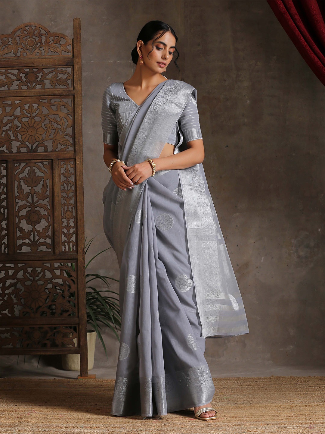 

Triyah Grey & Silver-Toned Woven Design Zari Pure Cotton Saree