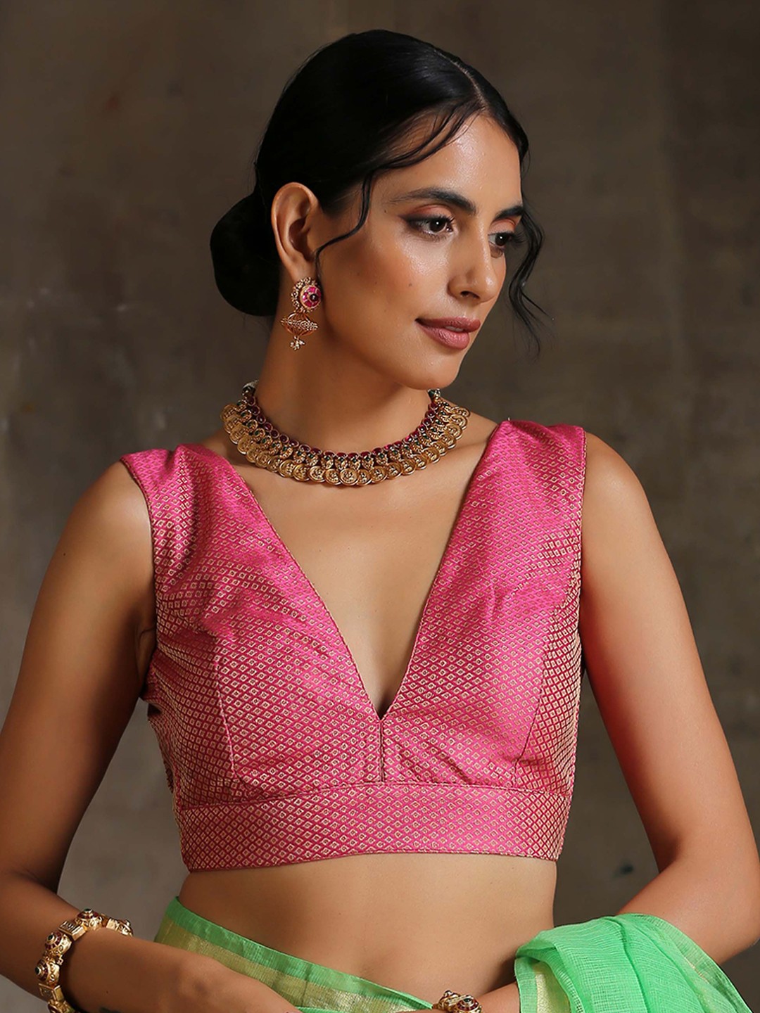

Triyah Women Pink Printed Woven Design Saree Blouse