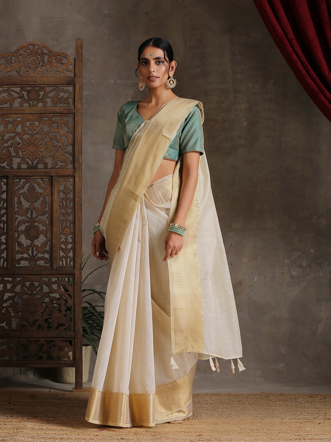 

Triyah Beige & Gold-Toned Zari Pure Cotton Saree