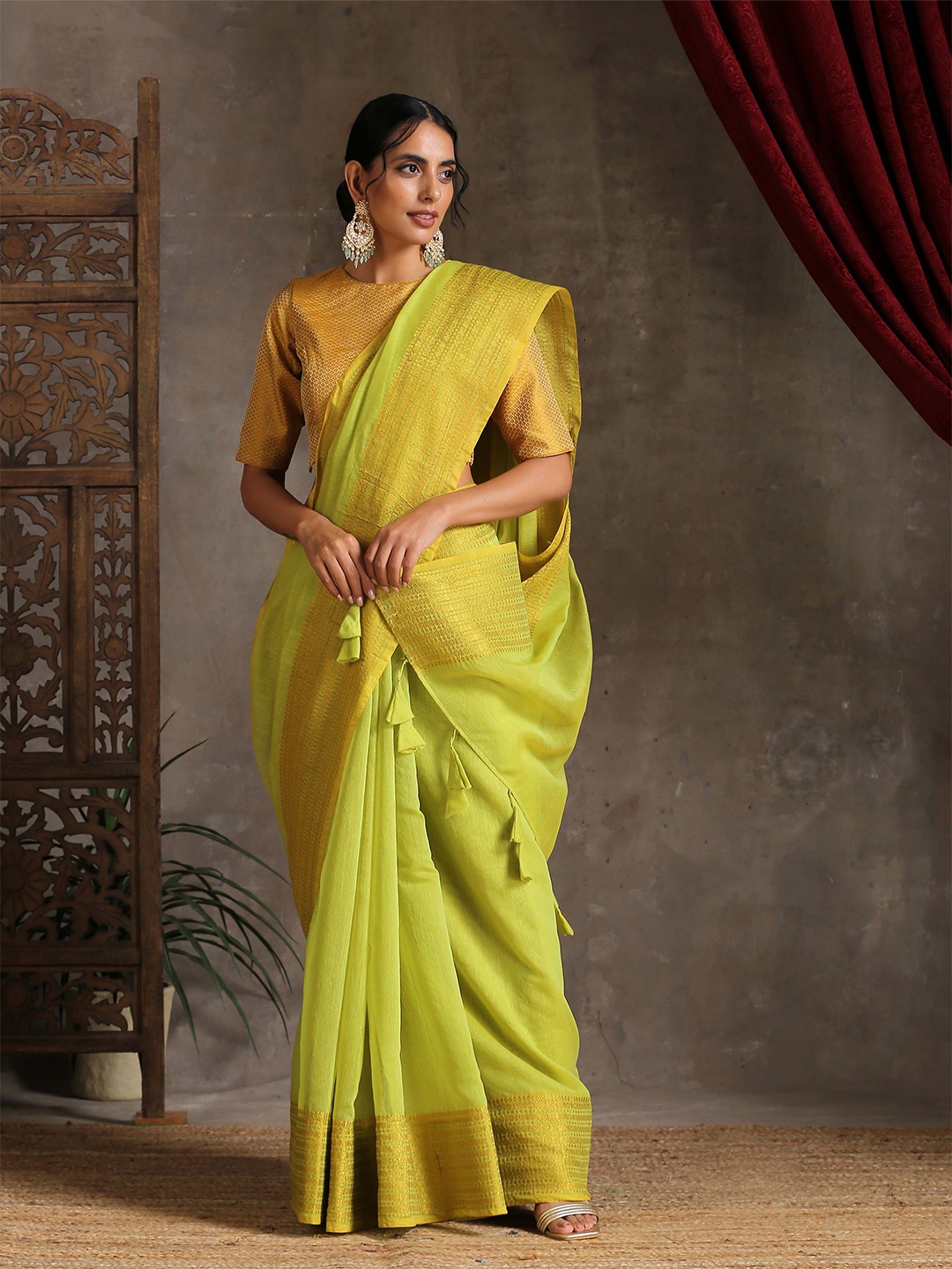 

Triyah Green & Gold-Toned Zari Pure Cotton Saree