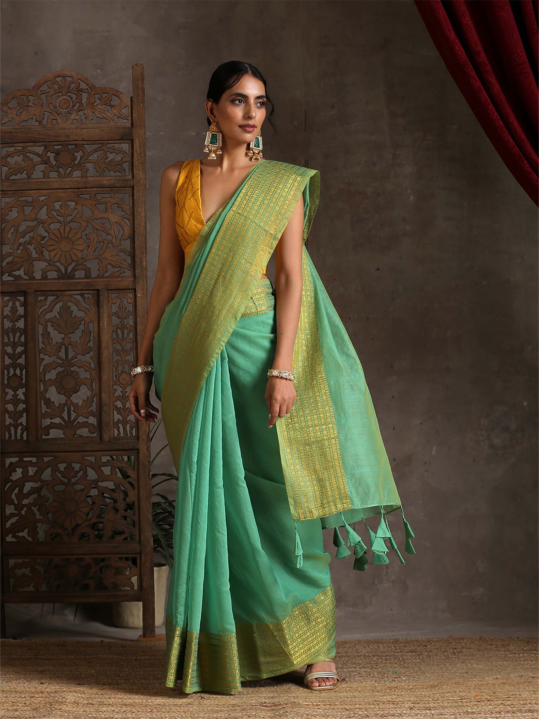 

Triyah Green & Gold-Toned Zari Pure Cotton Saree