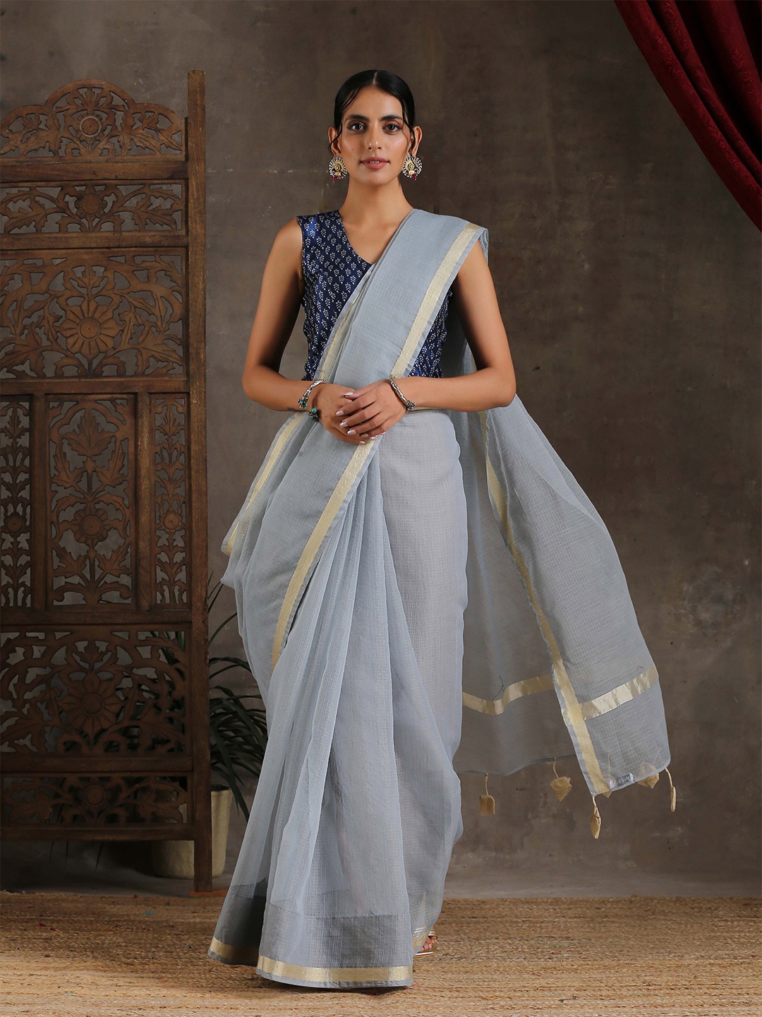 

Triyah Grey & Gold-Toned Zari Pure Cotton Kota Saree