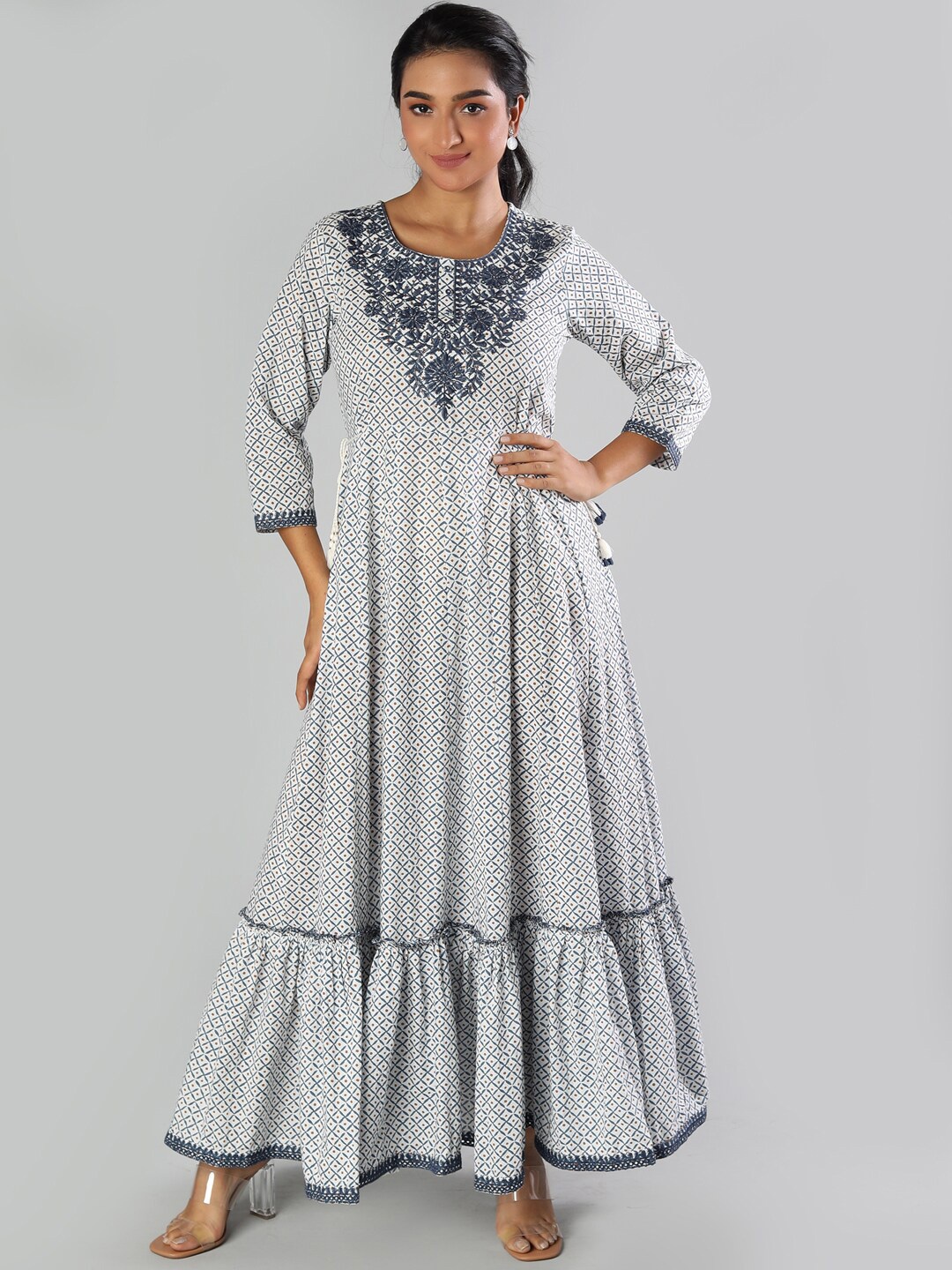 

taruni Women Off White & Navy Blue Floral Yoke Design Kurta