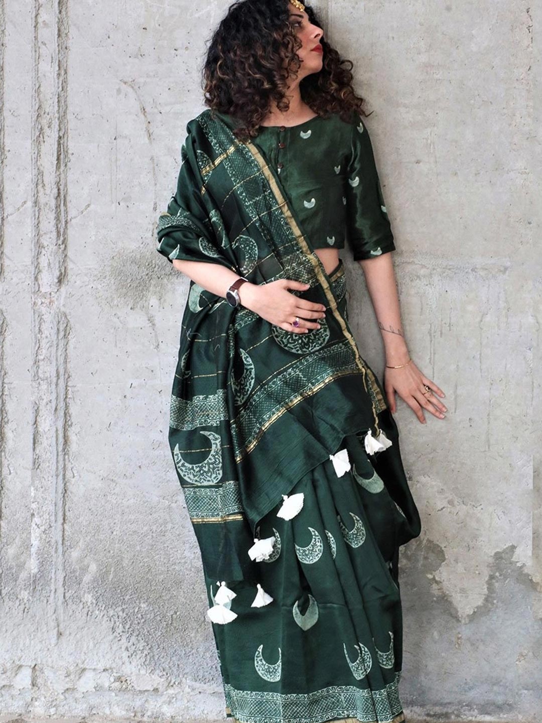 

Chidiyaa Green & White Woven Design Zari Pure Silk Saree