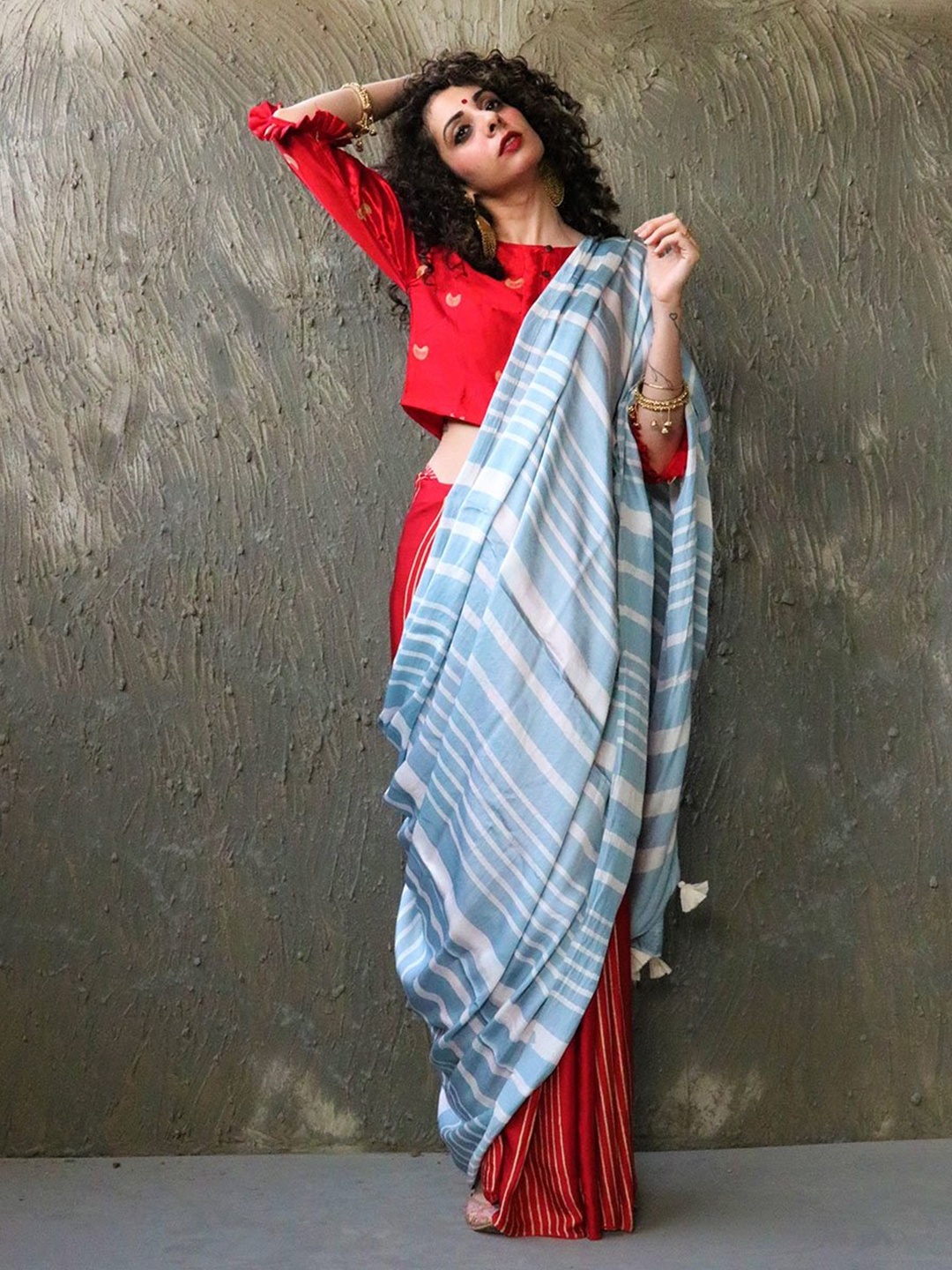 

Chidiyaa Blue & White Striped Pure Silk Saree