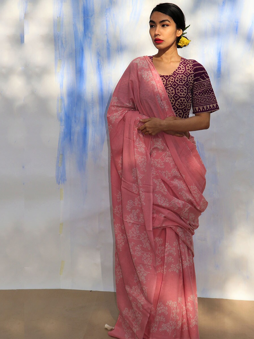 

Chidiyaa Pink & White Floral Pure Cotton Saree