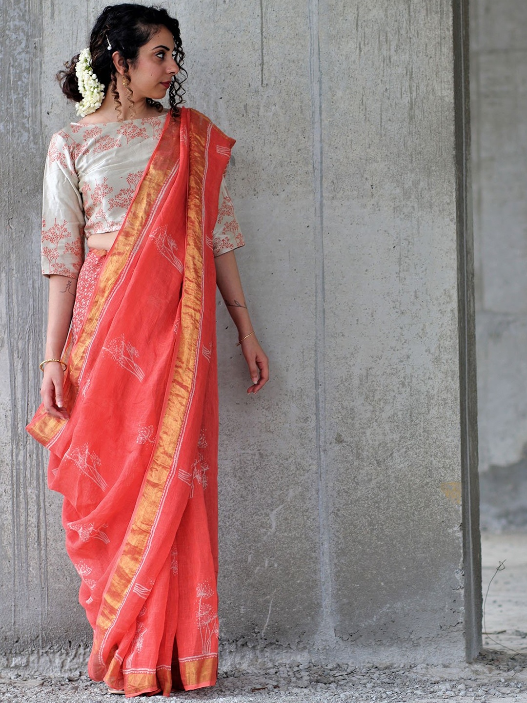 

Chidiyaa Pink & White Zari Pure Linen Saree
