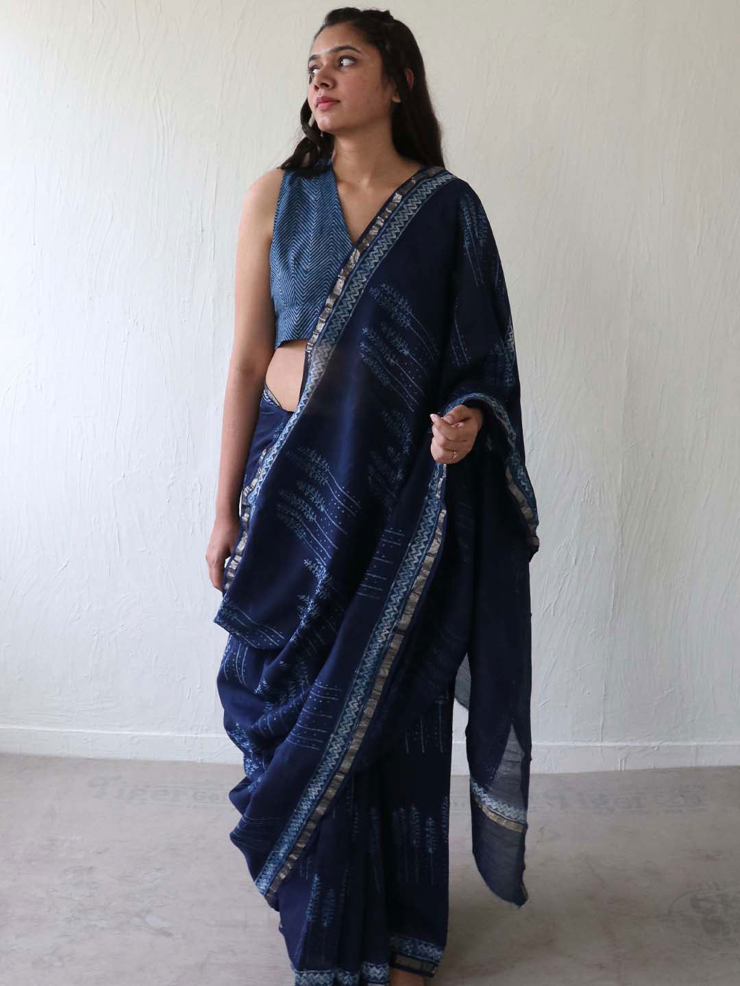 

Chidiyaa Blue Floral Zari Pure Silk Saree