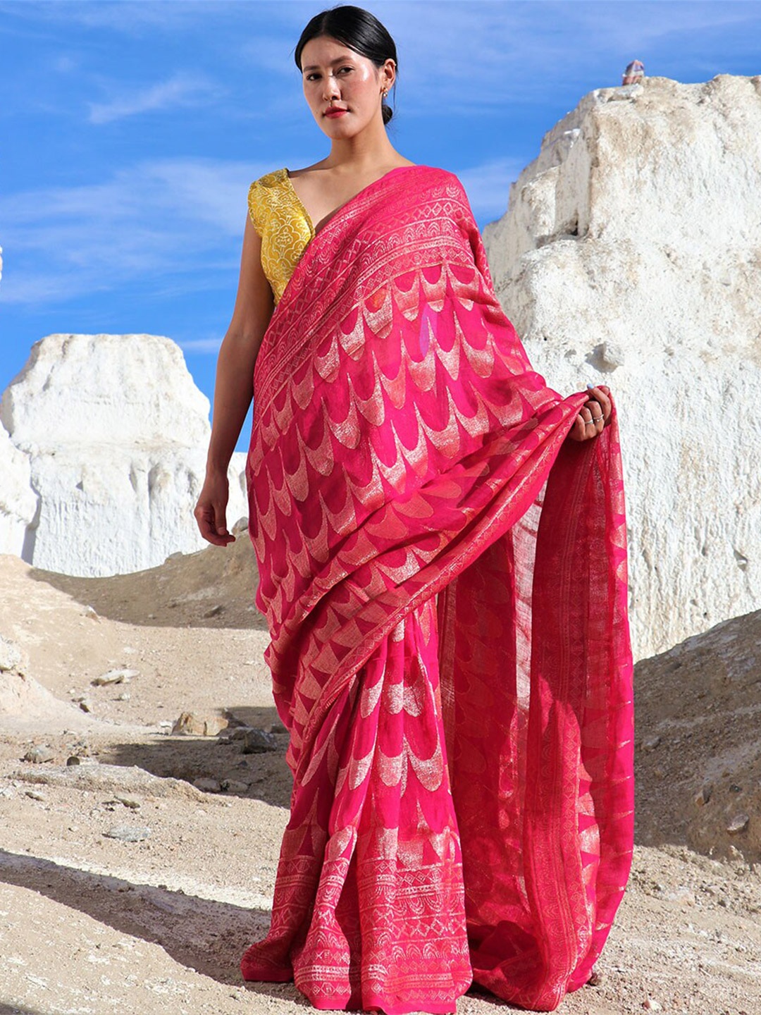 

Chidiyaa Pink & White Pure Linen Saree