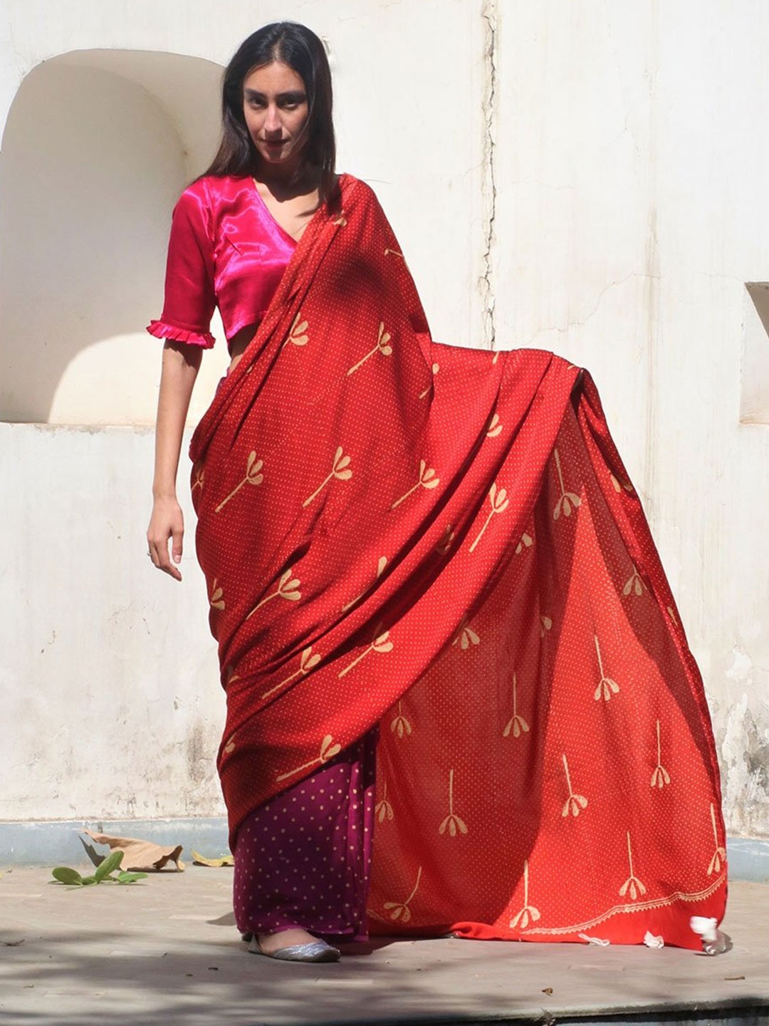 

Chidiyaa Red & Pink Paisley Pure Silk Saree