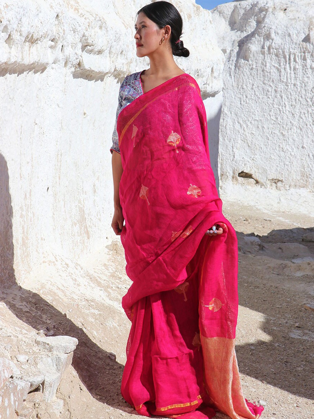 

Chidiyaa Pink & Orange Ethnic Motifs Pure Linen Saree