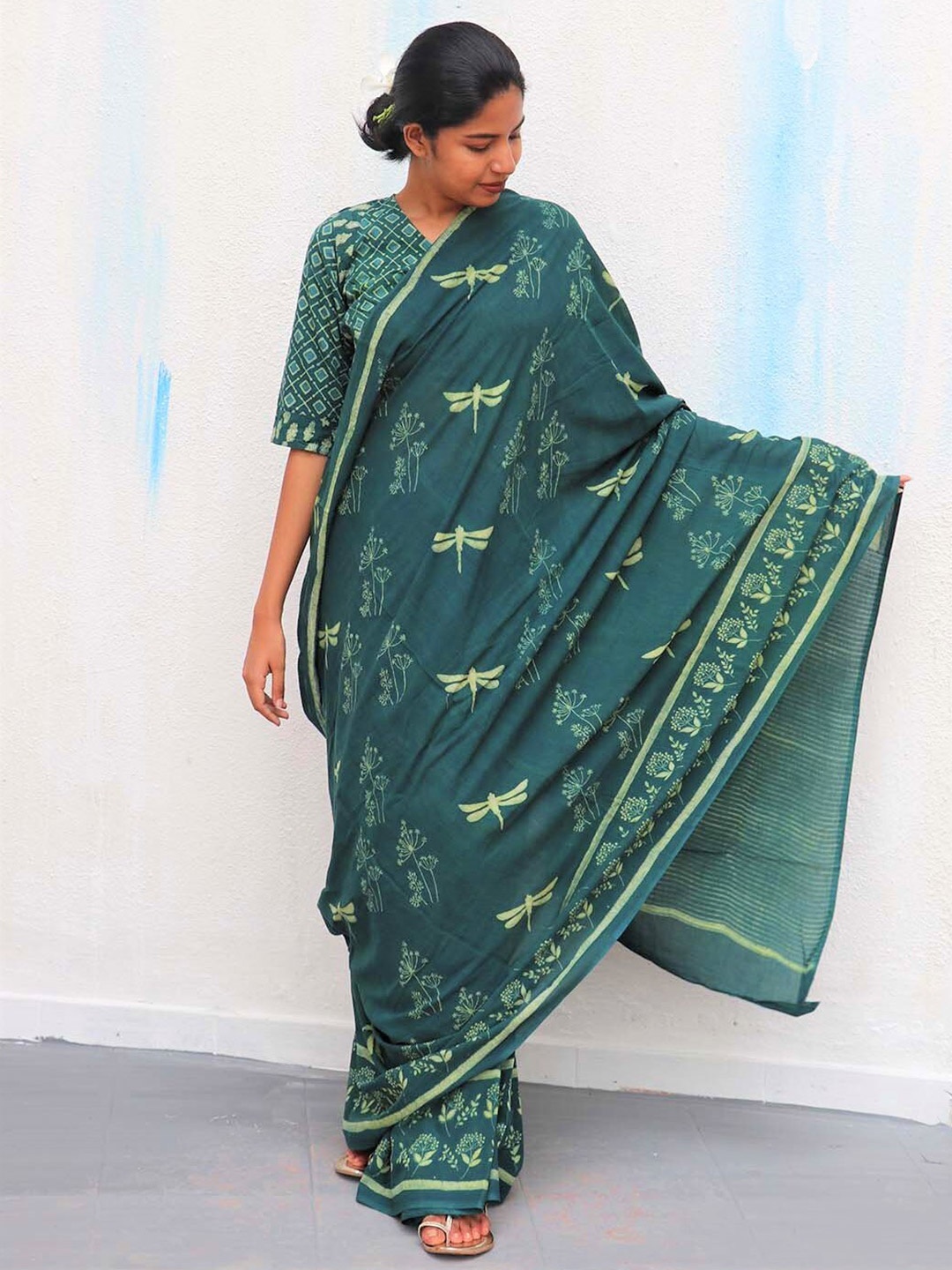 

Chidiyaa Green & Yellow Floral Pure Cotton Saree