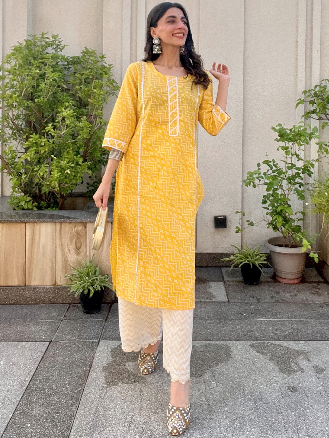 

Libas Women Yellow & White Bandhani Printed Gotta Patti Kurta