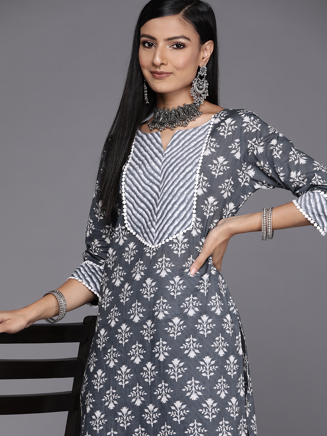 

Libas Women Grey & White Pure Cotton Floral Motifs Printed Kurta