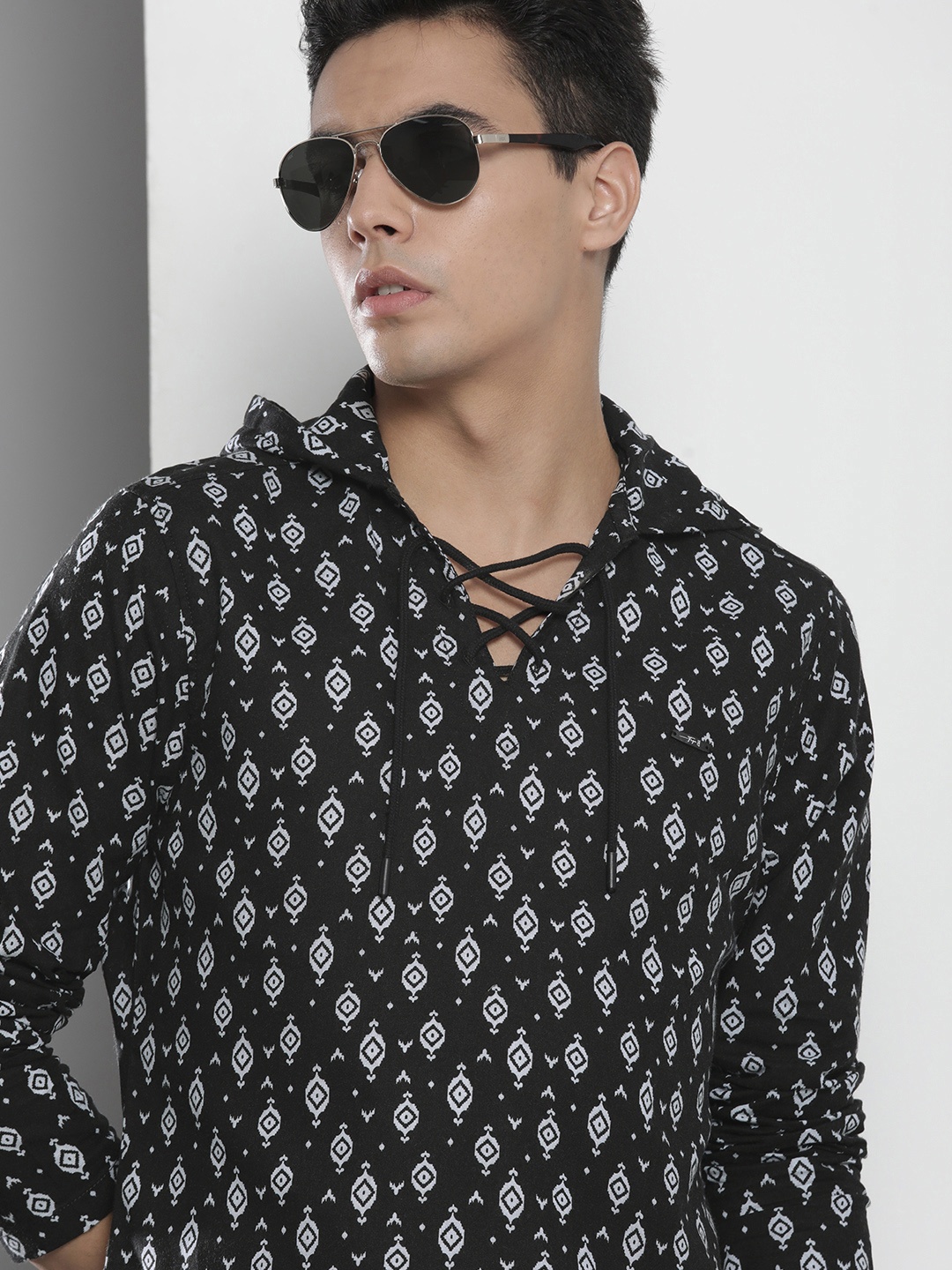 

The Indian Garage Co Men Navy Blue Geometric Printed Casual Shirt