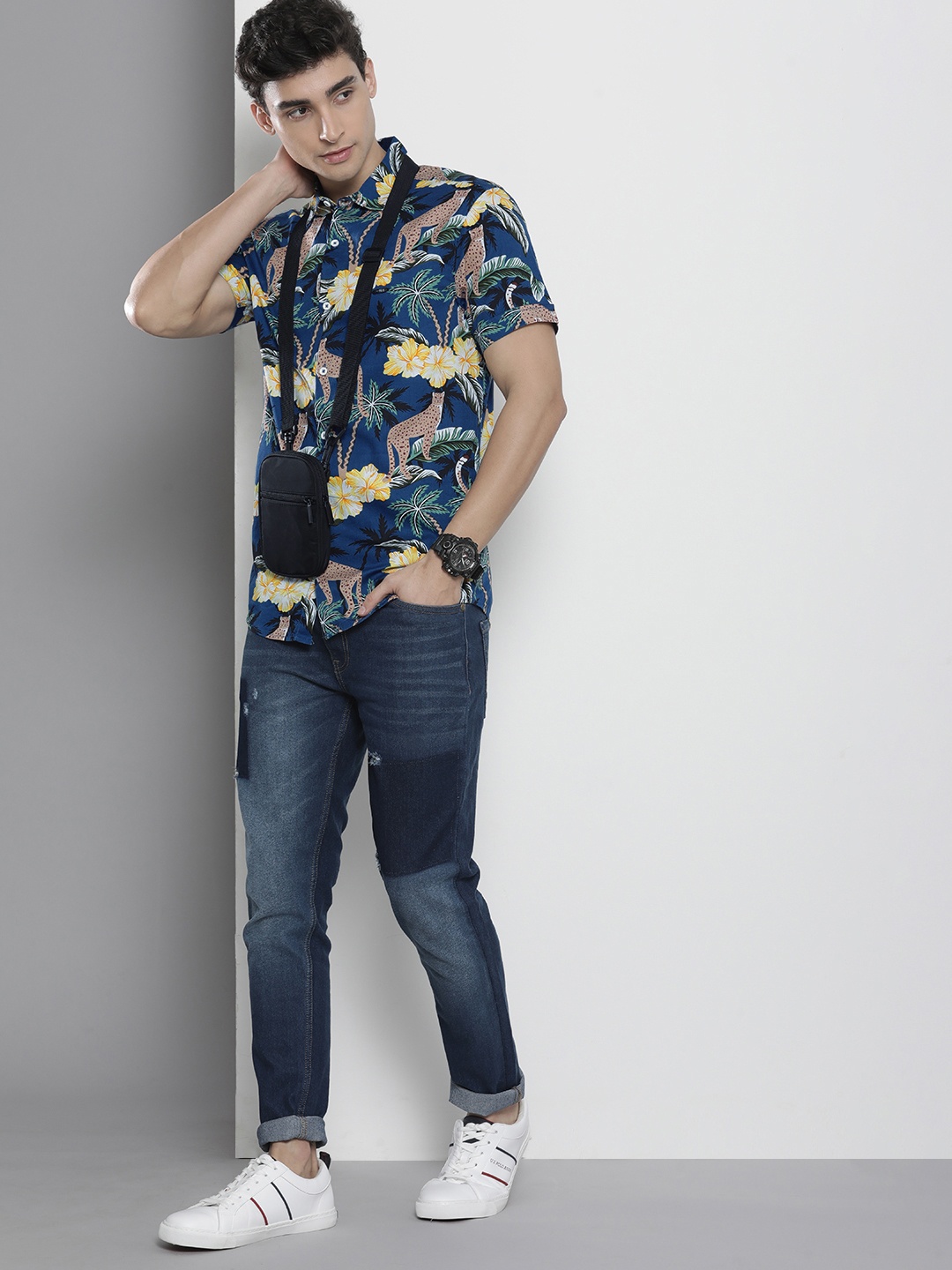 

The Indian Garage Co Men Blue Regular Fit Printed Resortwear Shirt