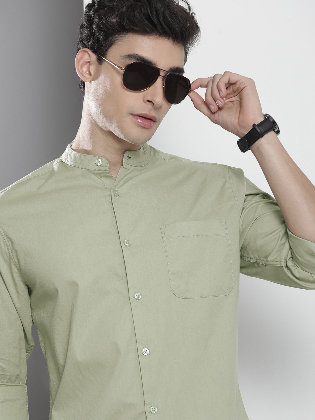 

The Indian Garage Co Men Green Solid Casual Shirt