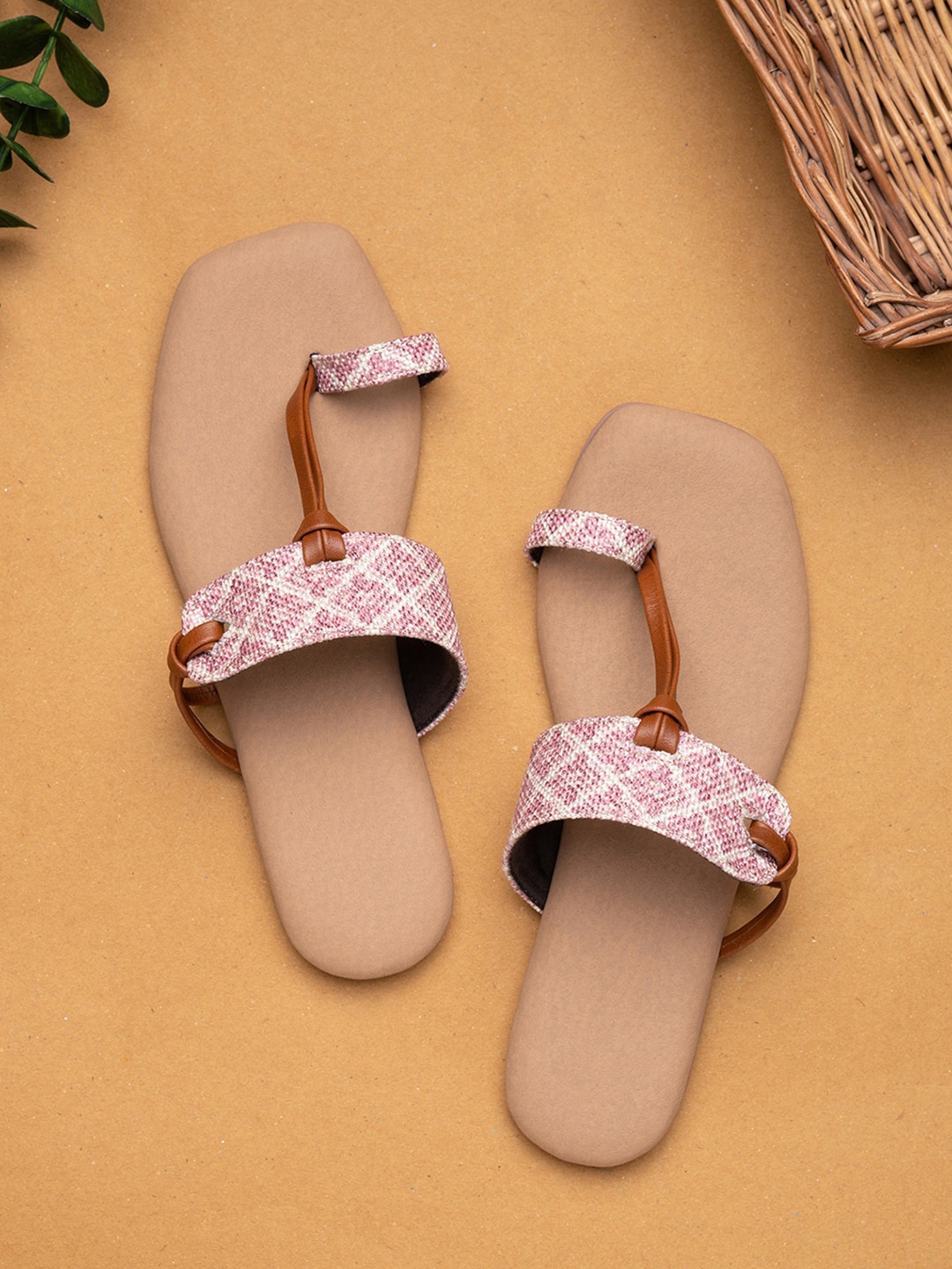 

ZOUK Women Pink Printed Embroidered Flats