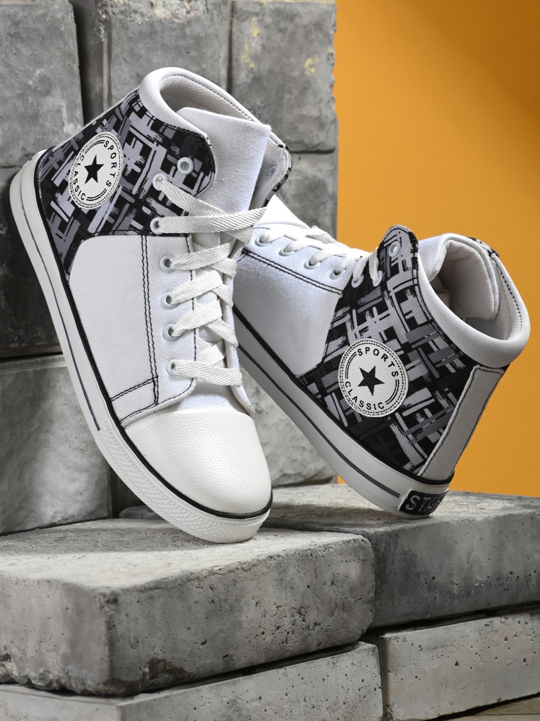 

DEAS Women White Solid Boots