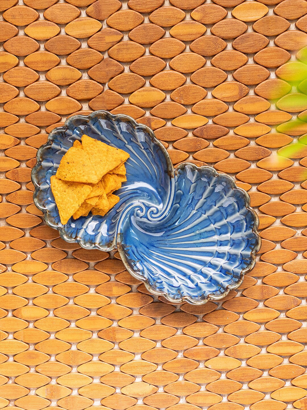 

ExclusiveLane Blue & White Hand Glazed Studio Pottery Shell-Shaped Ceramic Serving Platter