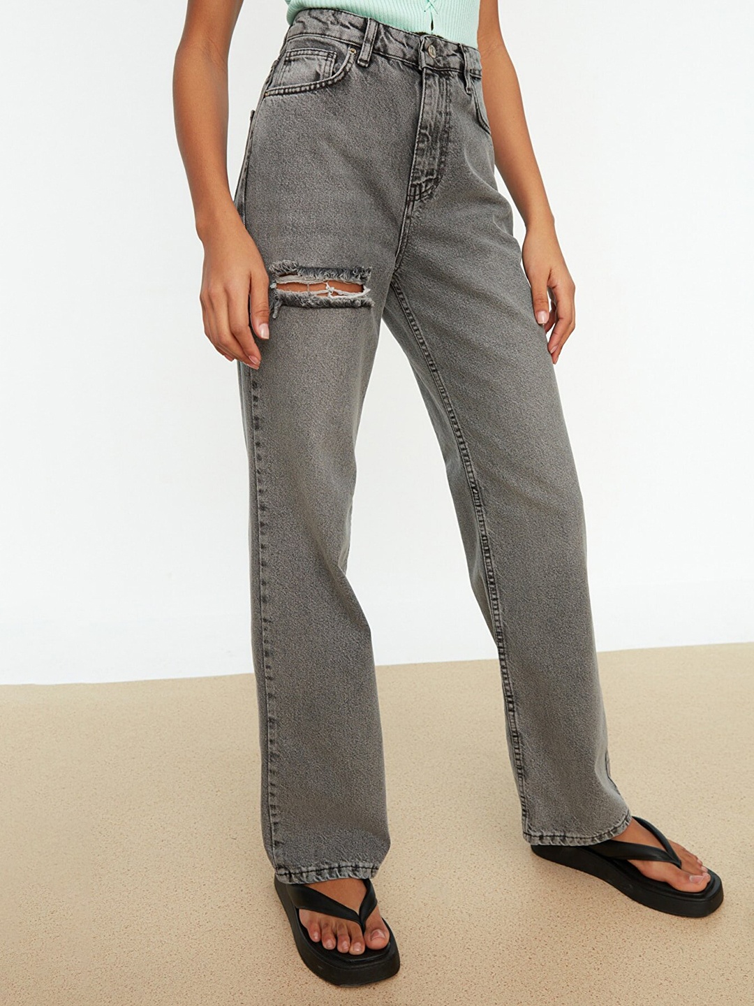 

Trendyol Women Charcoal Grey Pure Cotton Low Distress Light Fade Jeans