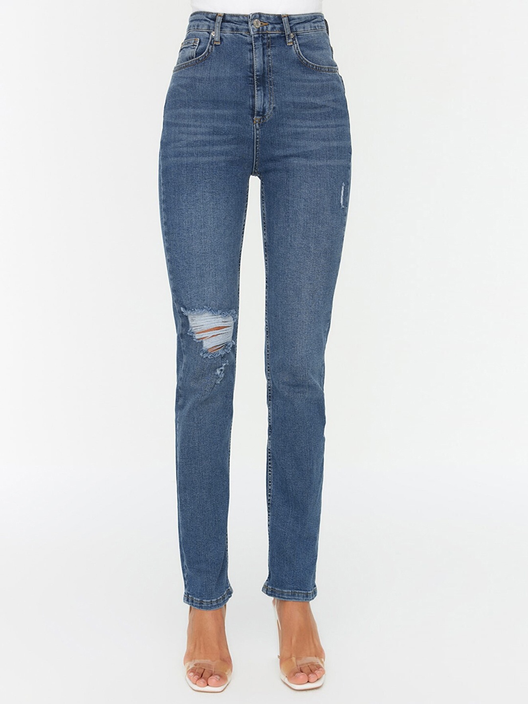 

Trendyol Women Blue Mildly Distressed Light Fade Stretchable Jeans