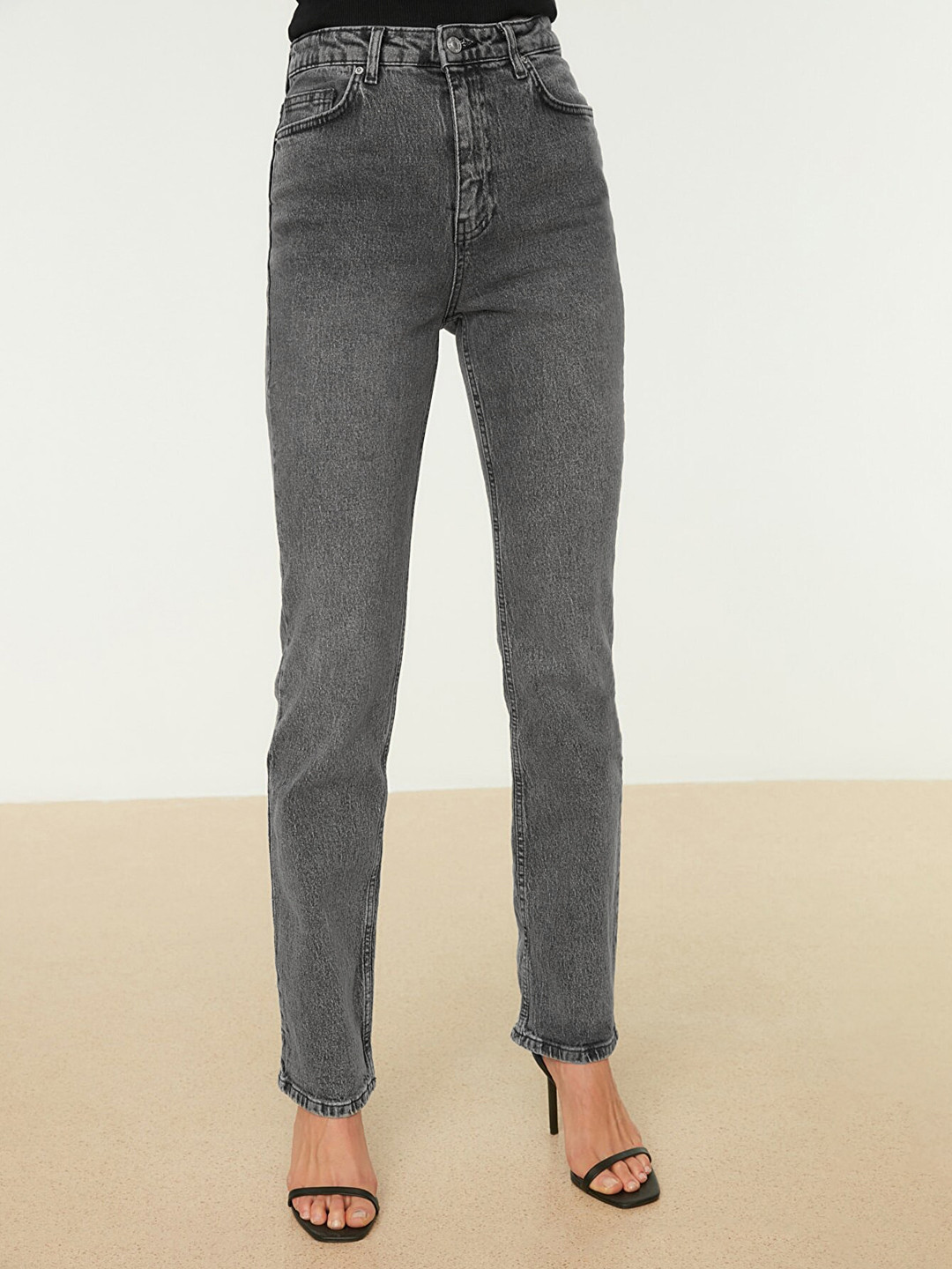 

Trendyol Women Charcoal Grey Light Fade Stretchable Jeans