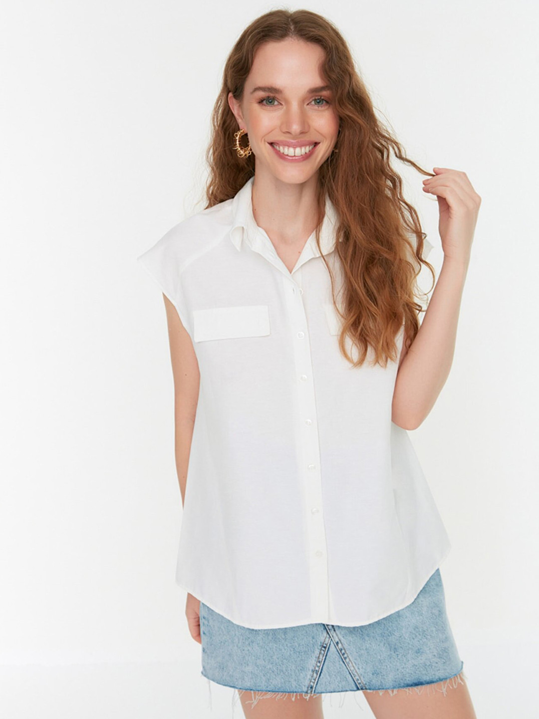 

Trendyol Women White Solid Mock Flap Pockets Casual Shirt