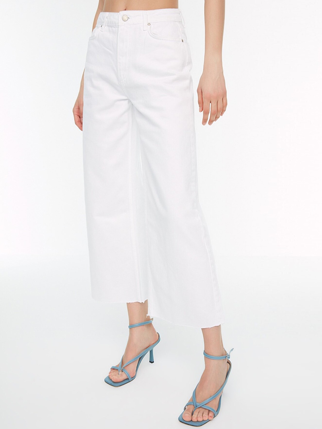 

Trendyol Women White Solid Cotton Jeans