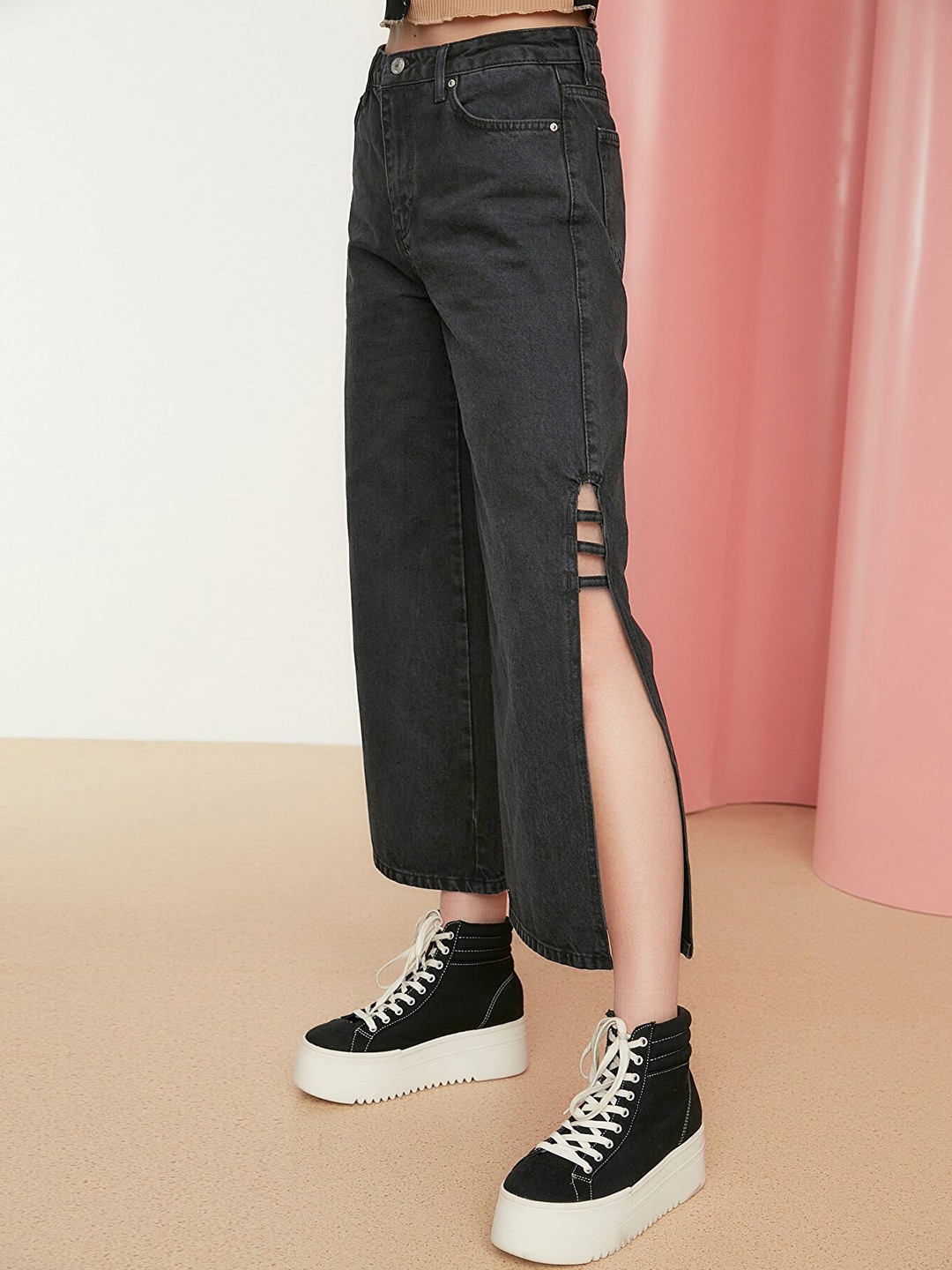 

Trendyol Women Black Pure Cotton Stretchable Flared Jeans