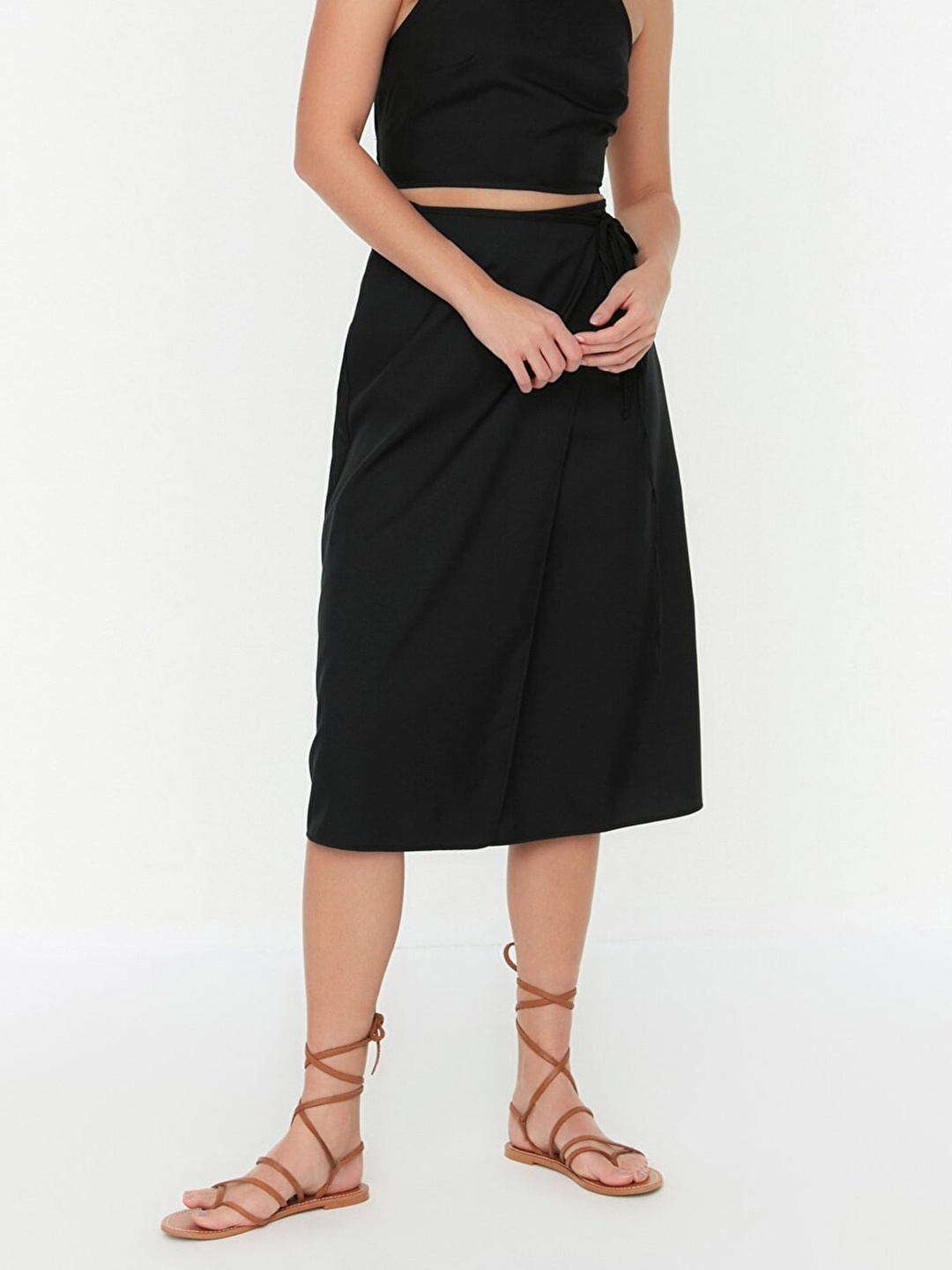 

Trendyol Black Solid Casual Wrap Midi Skirt