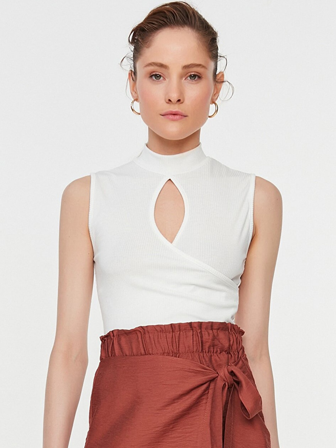 

Trendyol Off White Solid Cut-Out Design Top
