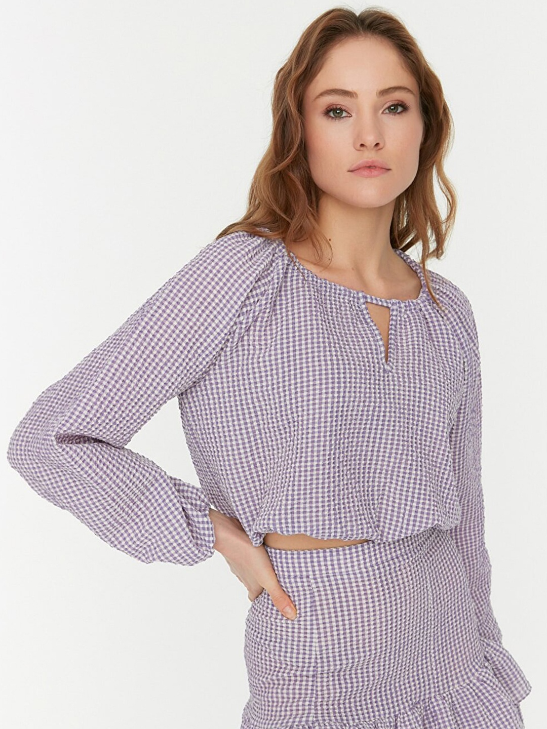 

Trendyol Violet & White Checked Keyhole Neck Blouson Crop Top