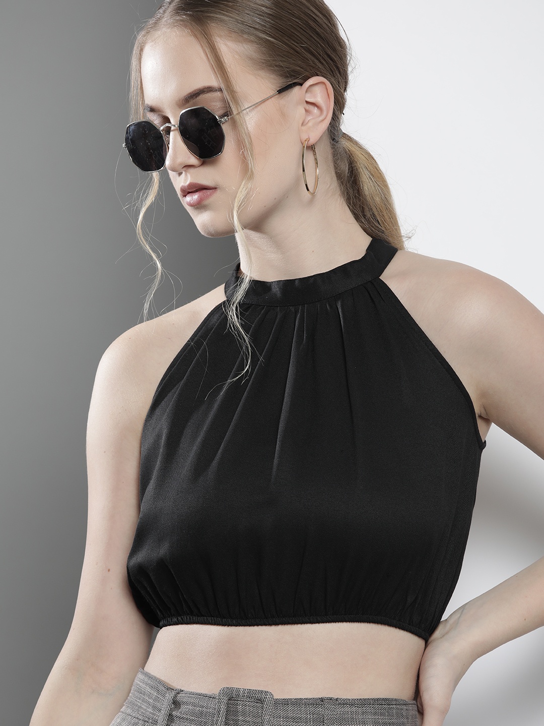 

Trendyol Black Solid Mandarin Collar Blouson Crop Top