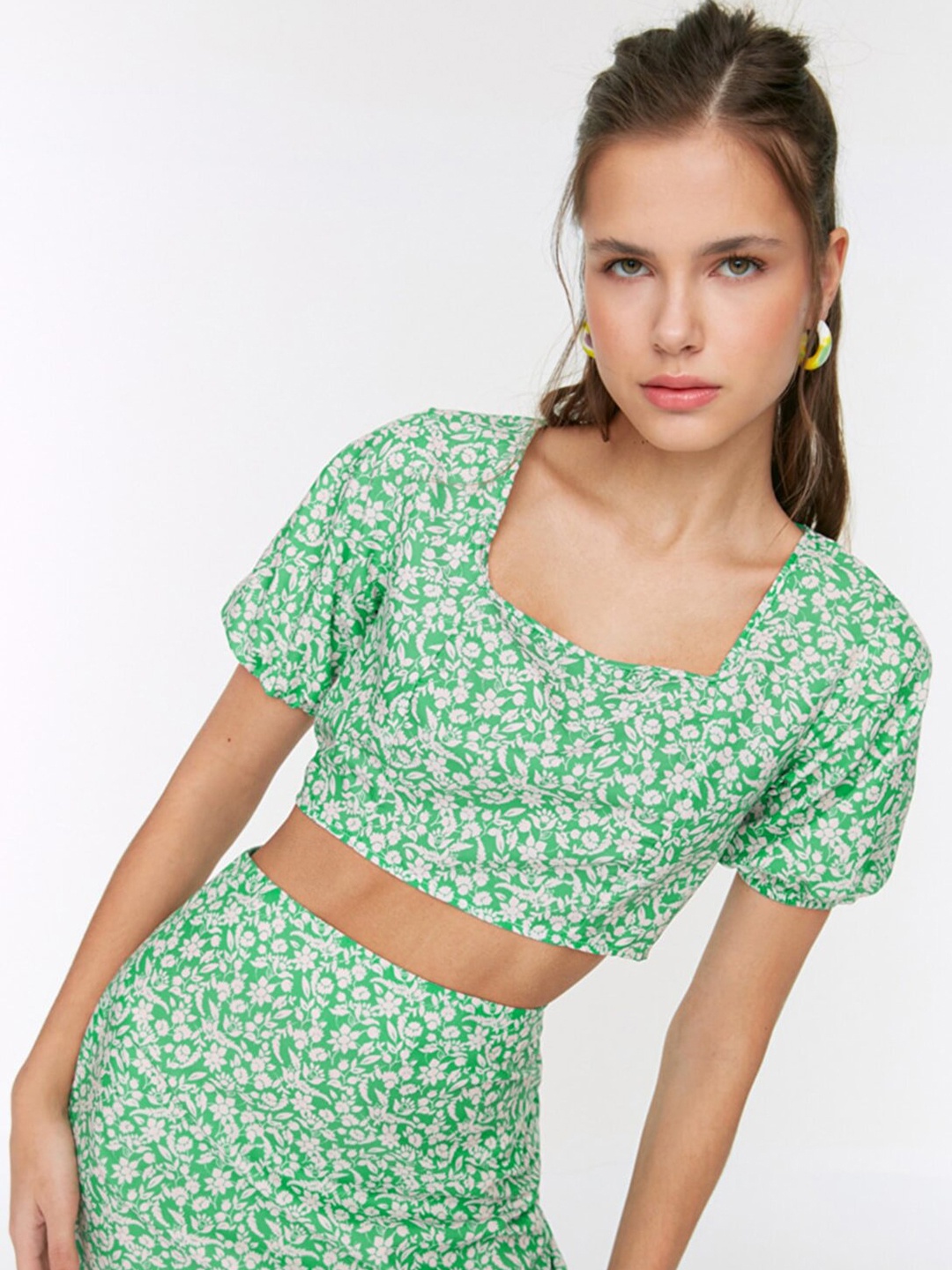 

Trendyol Green & Off White Floral Print Crop Top