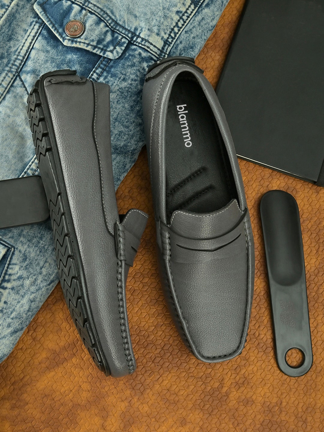 

Blammo Men Grey Colourblocked Loafers