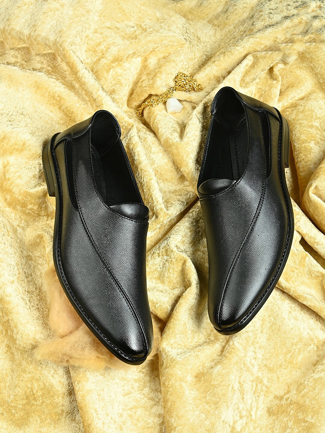

Blammo Men Black & White Shoe-Style Sandals